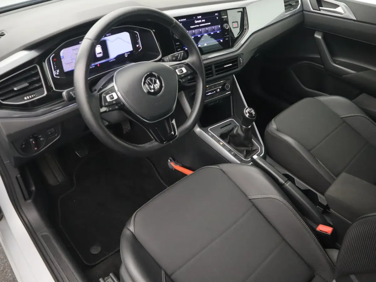 1.0 TSI Highline R-LINE / WHITE SILVER / CAMERA / CARPLAY / NAVI / CLIMA / PDC / BLUETOOTH