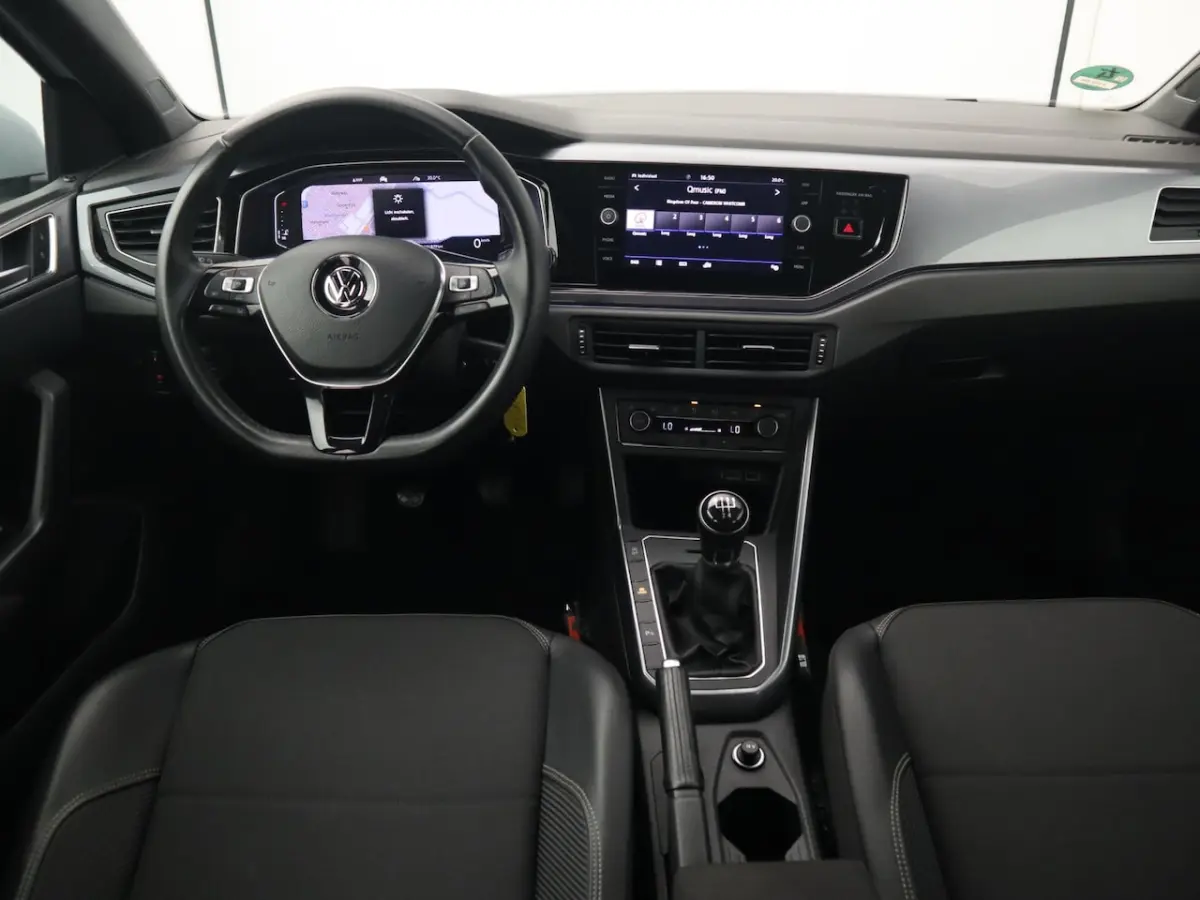 1.0 TSI Highline R-LINE / WHITE SILVER / CAMERA / CARPLAY / NAVI / CLIMA / PDC / BLUETOOTH