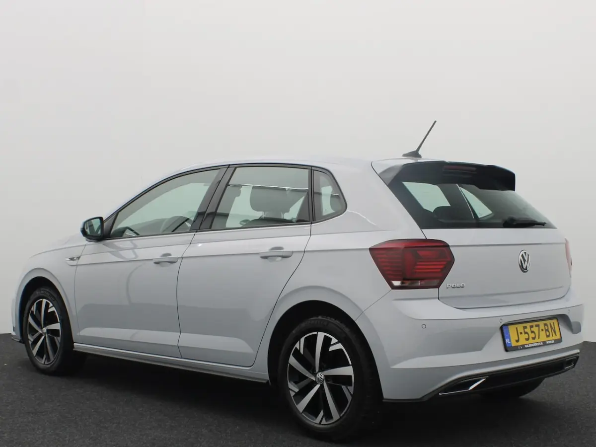 1.0 TSI Highline R-LINE / WHITE SILVER / CAMERA / CARPLAY / NAVI / CLIMA / PDC / BLUETOOTH