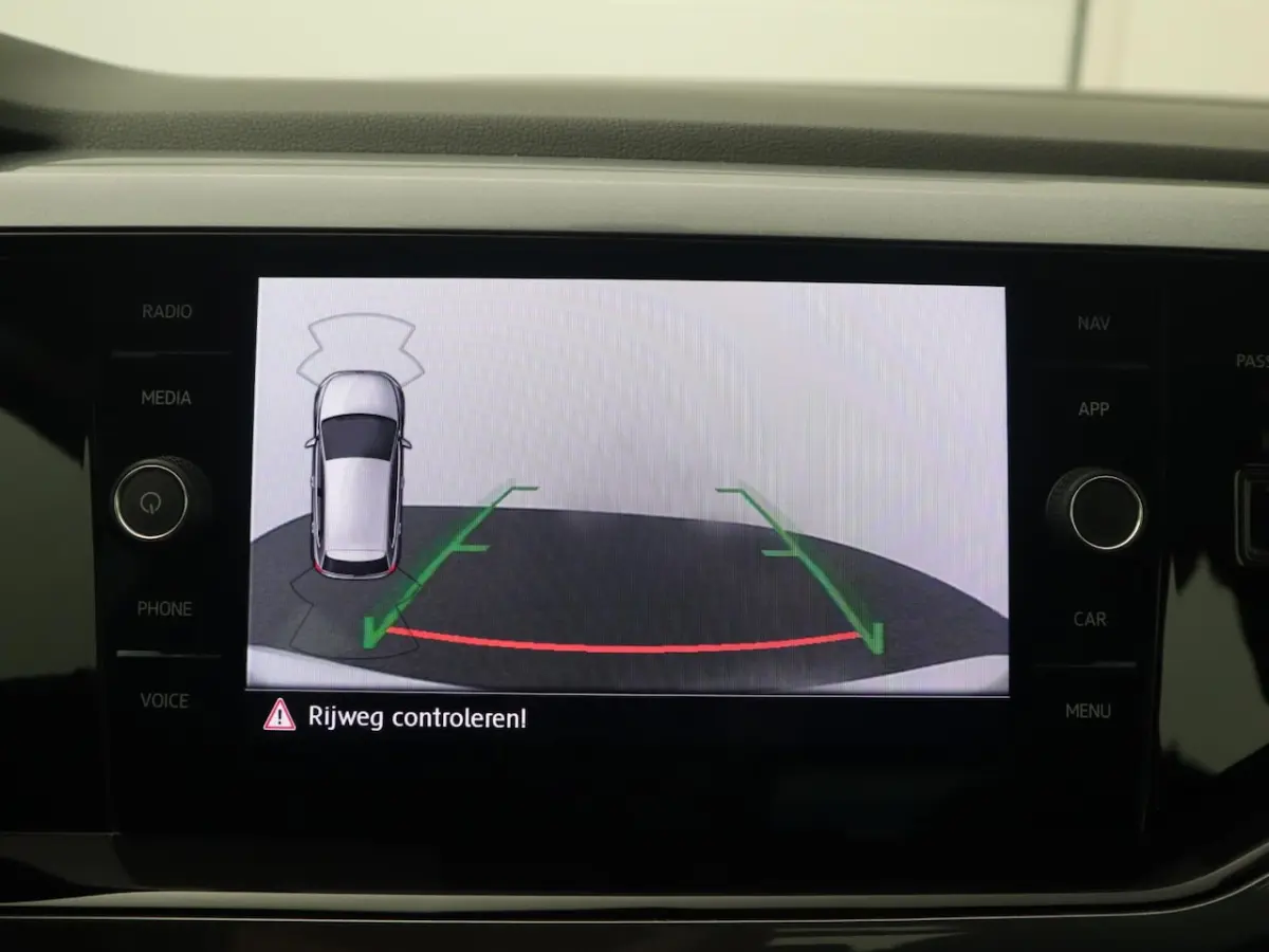 1.0 TSI Highline R-LINE / WHITE SILVER / CAMERA / CARPLAY / NAVI / CLIMA / PDC / BLUETOOTH
