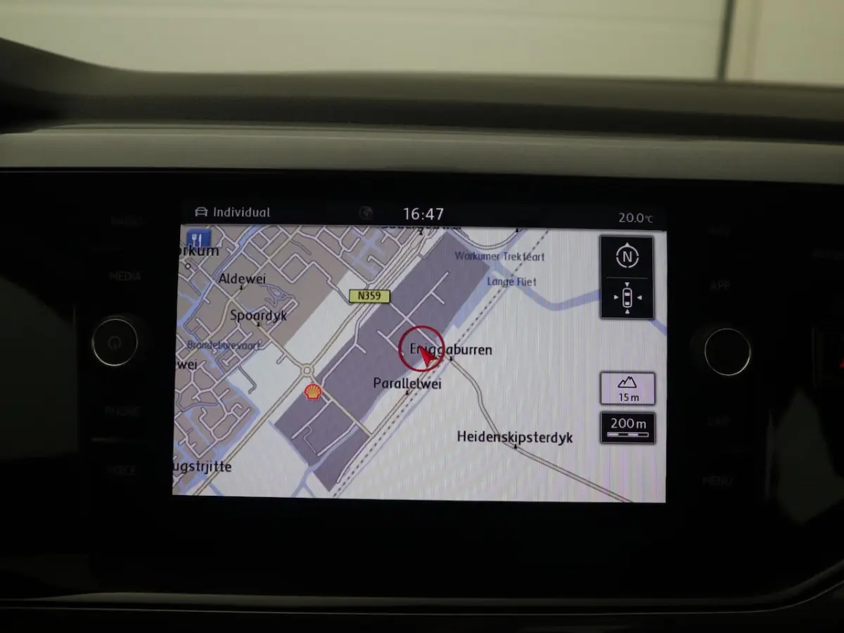 1.0 TSI Highline R-LINE / WHITE SILVER / CAMERA / CARPLAY / NAVI / CLIMA / PDC / BLUETOOTH