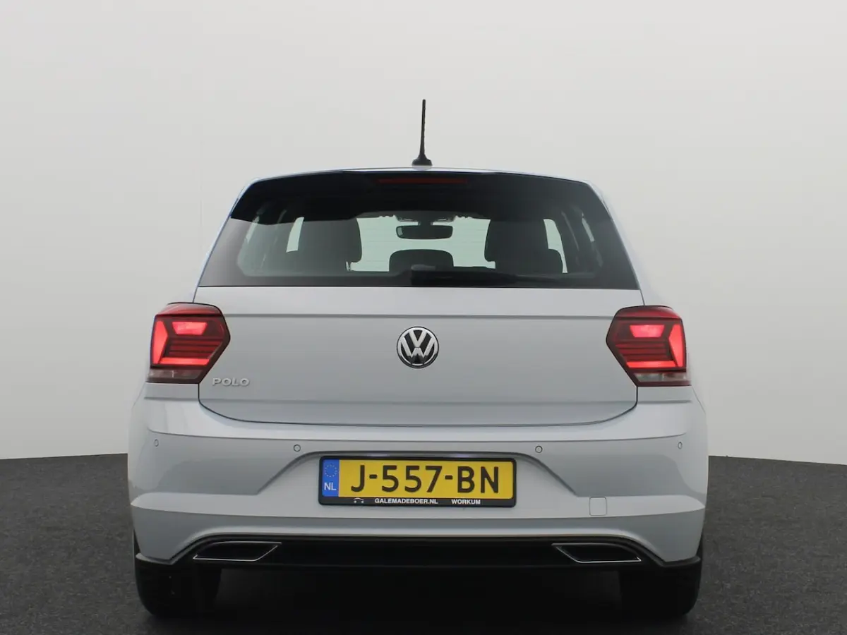 1.0 TSI Highline R-LINE / WHITE SILVER / CAMERA / CARPLAY / NAVI / CLIMA / PDC / BLUETOOTH
