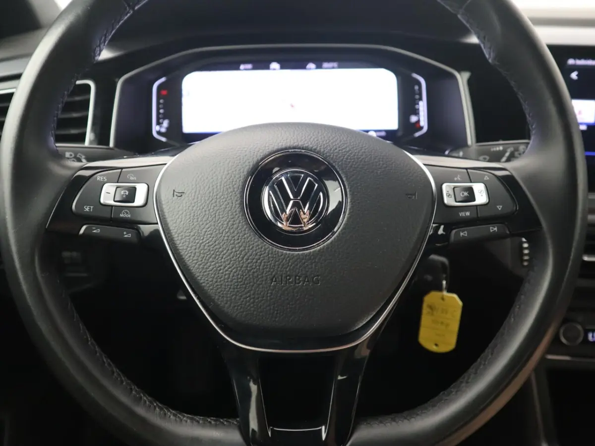 1.0 TSI Highline R-LINE / WHITE SILVER / CAMERA / CARPLAY / NAVI / CLIMA / PDC / BLUETOOTH