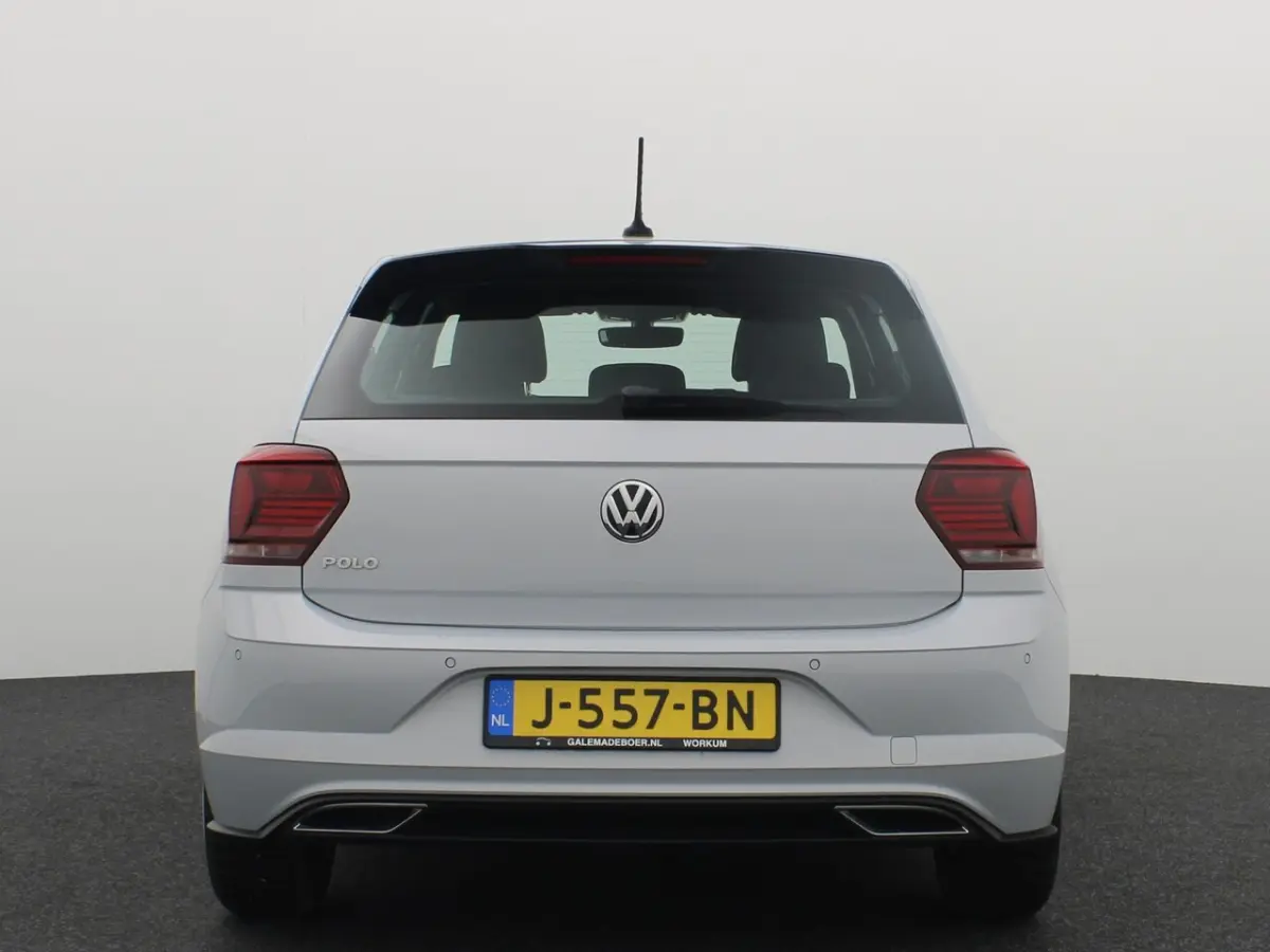 1.0 TSI Highline R-LINE / WHITE SILVER / CAMERA / CARPLAY / NAVI / CLIMA / PDC / BLUETOOTH