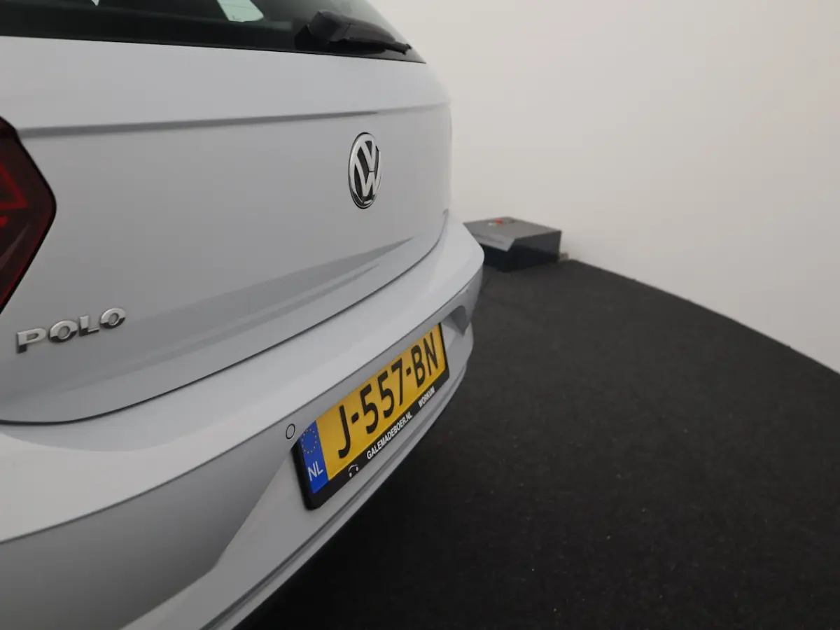1.0 TSI Highline R-LINE / WHITE SILVER / CAMERA / CARPLAY / NAVI / CLIMA / PDC / BLUETOOTH