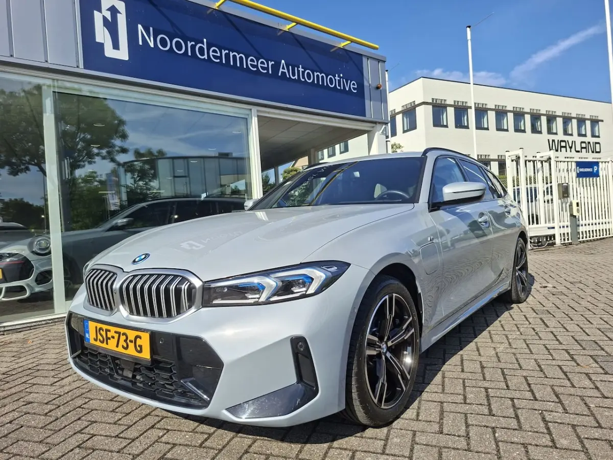 330e M-sport pakket / HUD / 360 camera / leer