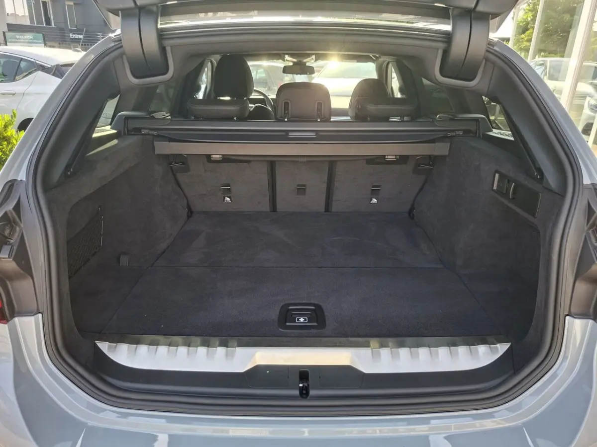 330e M-sport pakket / HUD / 360 camera / leer