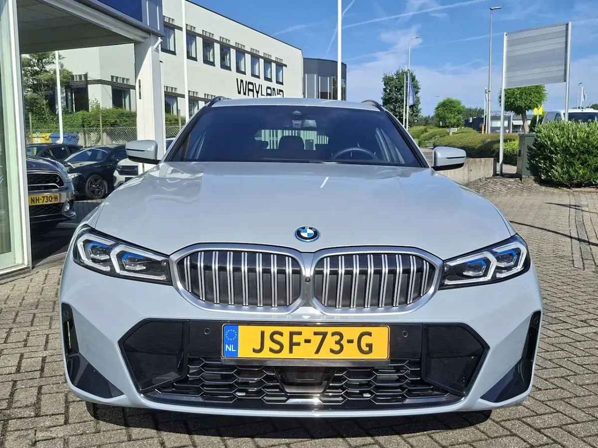 330e M-sport pakket / HUD / 360 camera / leer