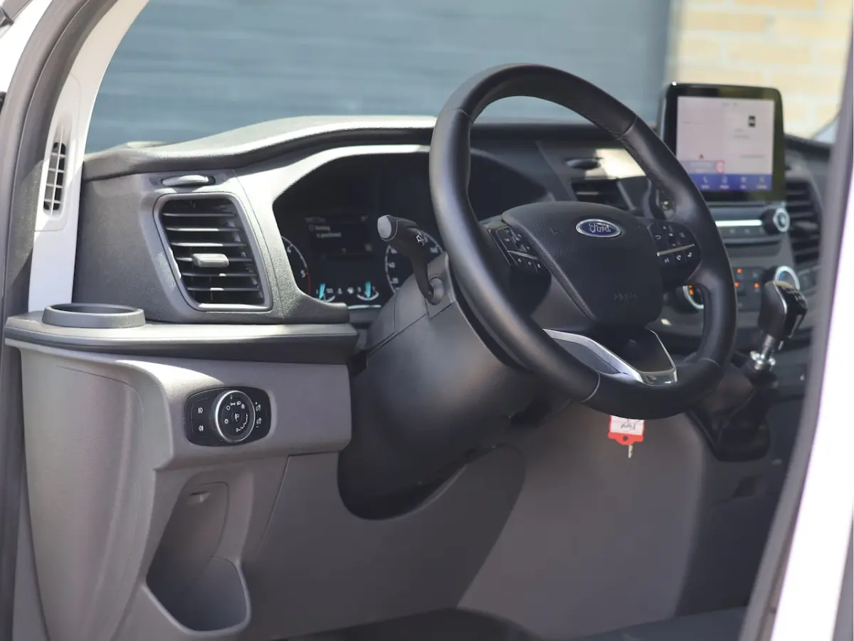 320 2.0 TDCI L2H1 Trend DC Haak | Camera | Carplay | Navi