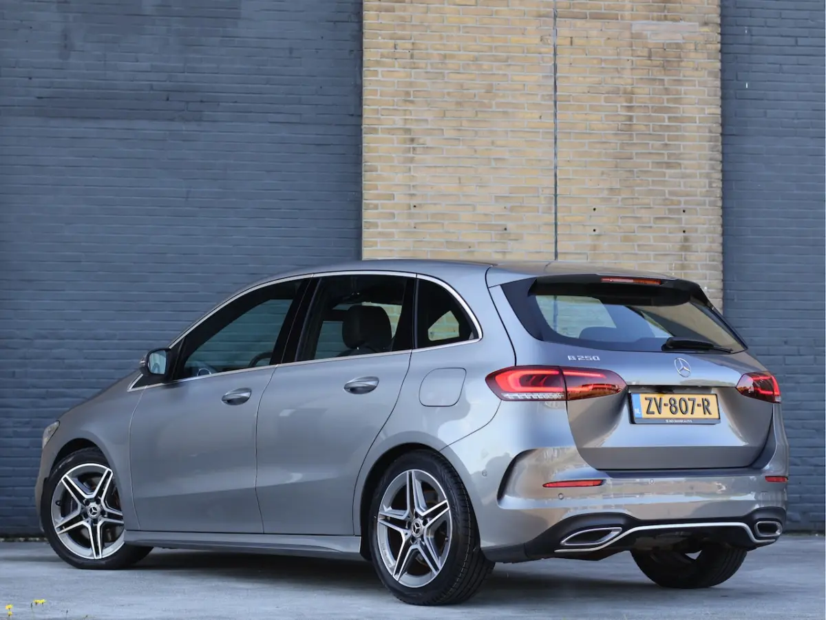 250 AMG line 225PK Leder/Alcantara | NL Auto | Widescreen | Haak | Stoelverwarming