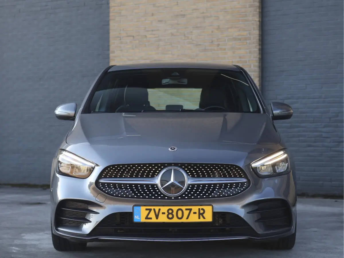 250 AMG line 225PK Leder/Alcantara | NL Auto | Widescreen | Haak | Stoelverwarming