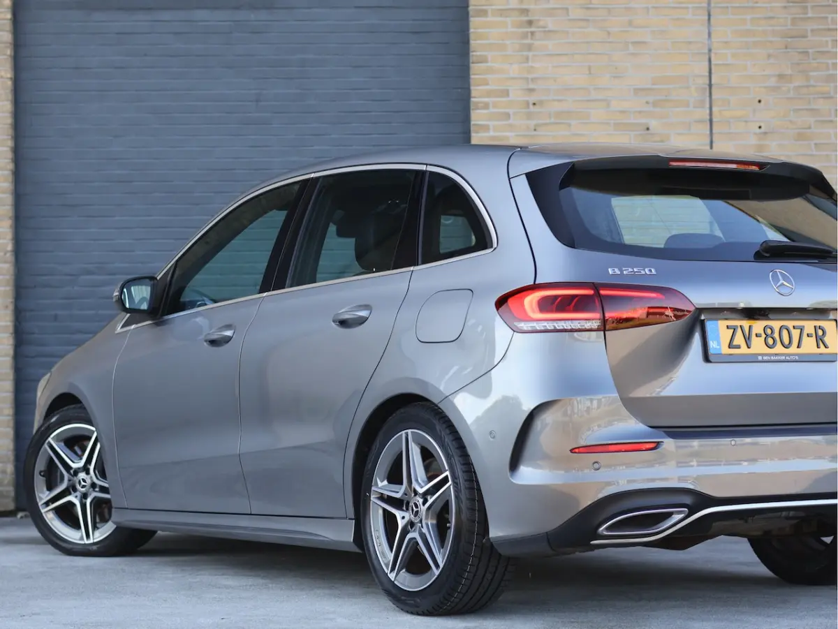 250 AMG line 225PK Leder/Alcantara | NL Auto | Widescreen | Haak | Stoelverwarming