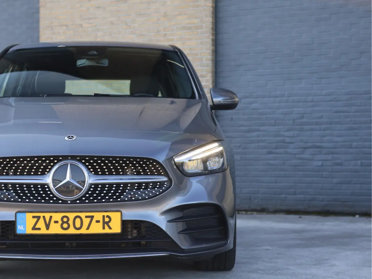 250 AMG line 225PK Leder/Alcantara | NL Auto | Widescreen | Haak | Stoelverwarming