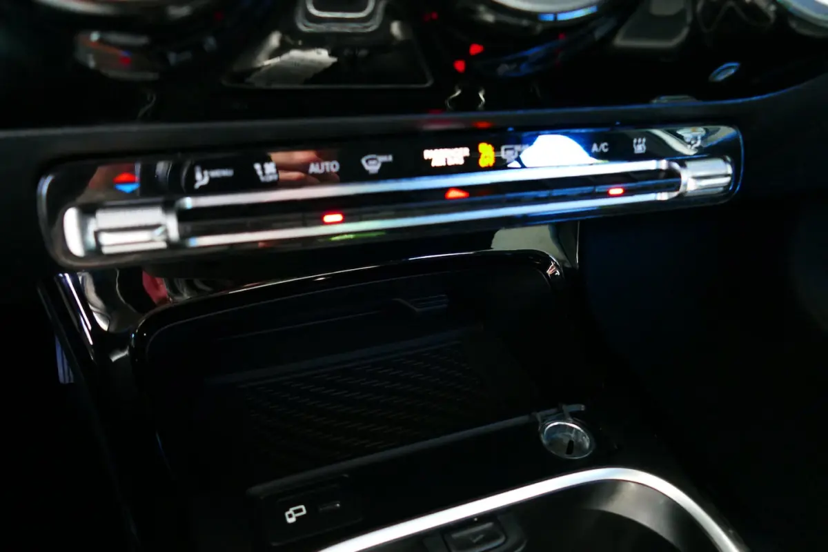 250 e Carplay/Android, Navi, Clima, StoelVerw, Full Led, Haak 1600kg
