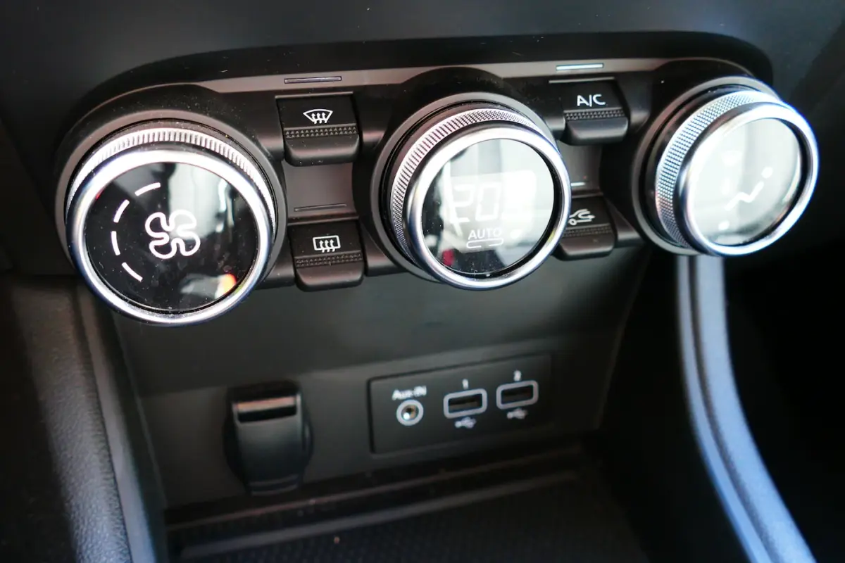 1.0 TCe 90 techno. Bi-Tone, Camera, Navi, Clima, Cruise, 17"LMV