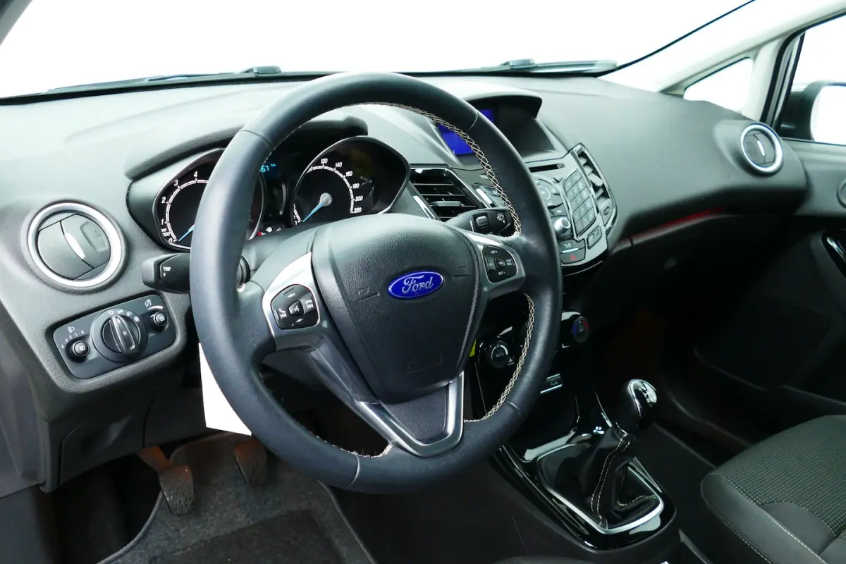 1.0 100pk EcoBoost Titanium. Navi, Clima, Cruise, 16"LMV, Park Sensors V+A