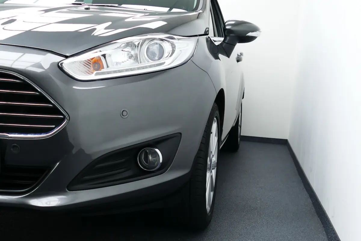 1.0 100pk EcoBoost Titanium. Navi, Clima, Cruise, 16"LMV, Park Sensors V+A
