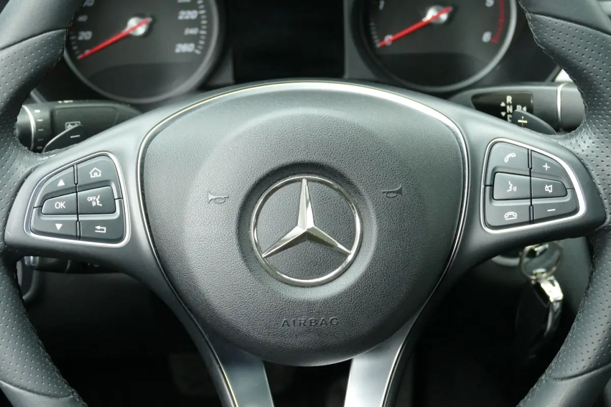 200 CDI Premium Plus. Half Leer, Led Koplampen, Stoelverw, Navi, 17"LMV