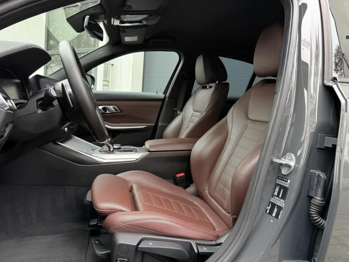330i Executive Edition M Aut. Leder/Head Up/LED/Car Play/Climate/Cruise/18 Inch/Camera/Key