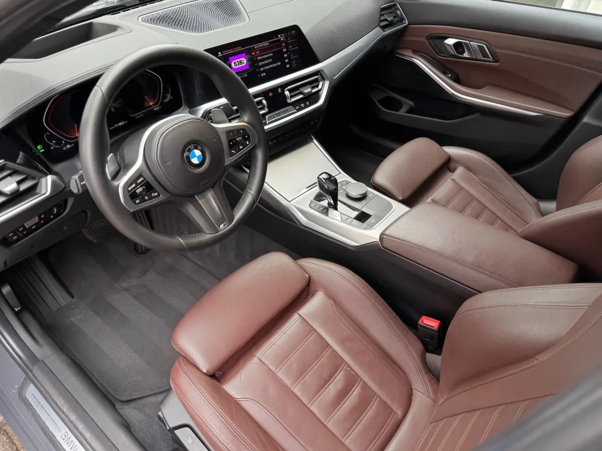 330i Executive Edition M Aut. Leder/Head Up/LED/Car Play/Climate/Cruise/18 Inch/Camera/Key