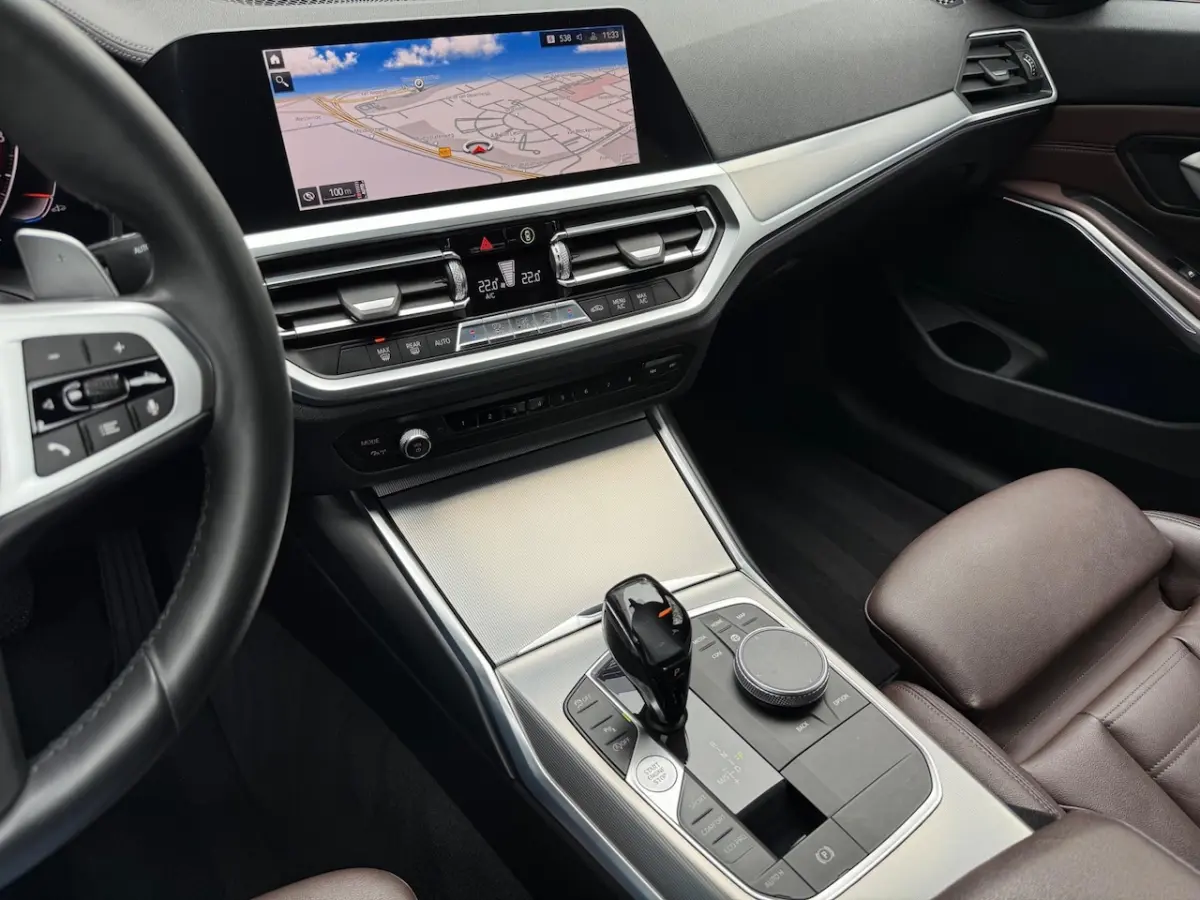 330i Executive Edition M Aut. Leder/Head Up/LED/Car Play/Climate/Cruise/18 Inch/Camera/Key