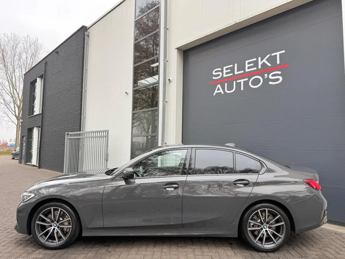 330i Executive Edition M Aut. Leder/Head Up/LED/Car Play/Climate/Cruise/18 Inch/Camera/Key