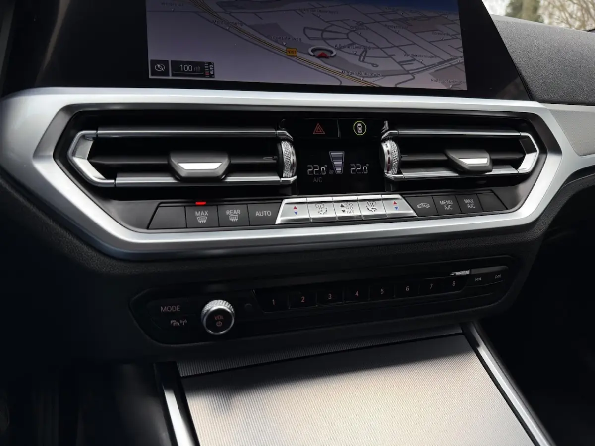 330i Executive Edition M Aut. Leder/Head Up/LED/Car Play/Climate/Cruise/18 Inch/Camera/Key