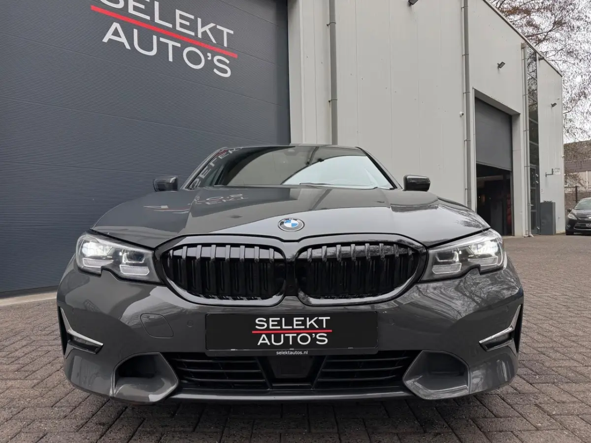 330i Executive Edition M Aut. Leder/Head Up/LED/Car Play/Climate/Cruise/18 Inch/Camera/Key