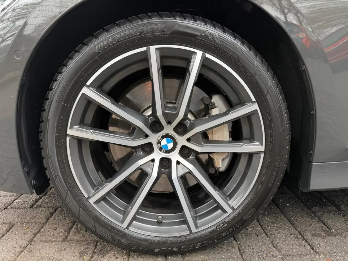 330i Executive Edition M Aut. Leder/Head Up/LED/Car Play/Climate/Cruise/18 Inch/Camera/Key