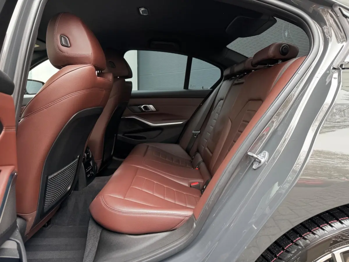 330i Executive Edition M Aut. Leder/Head Up/LED/Car Play/Climate/Cruise/18 Inch/Camera/Key