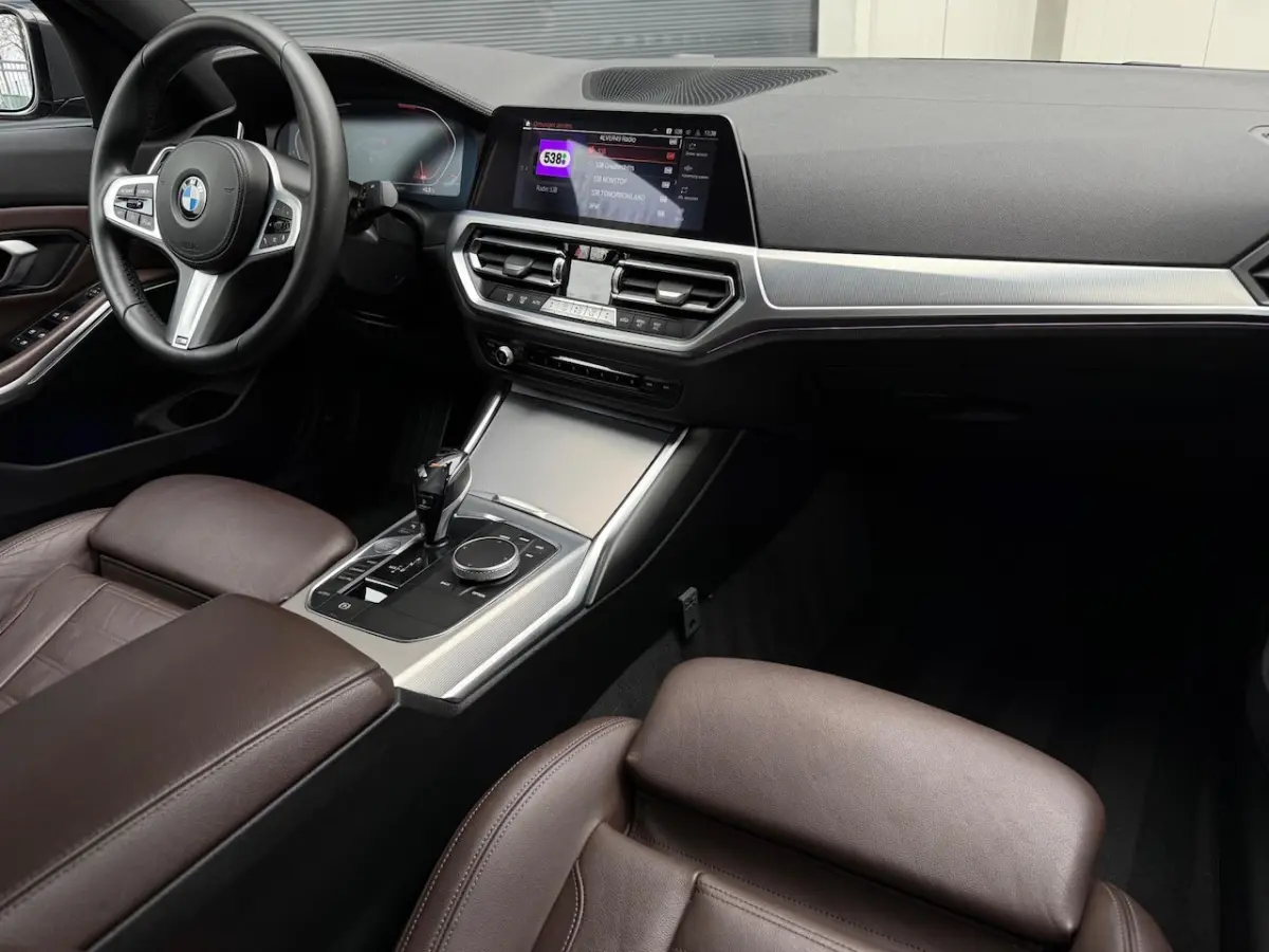 330i Executive Edition M Aut. Leder/Head Up/LED/Car Play/Climate/Cruise/18 Inch/Camera/Key