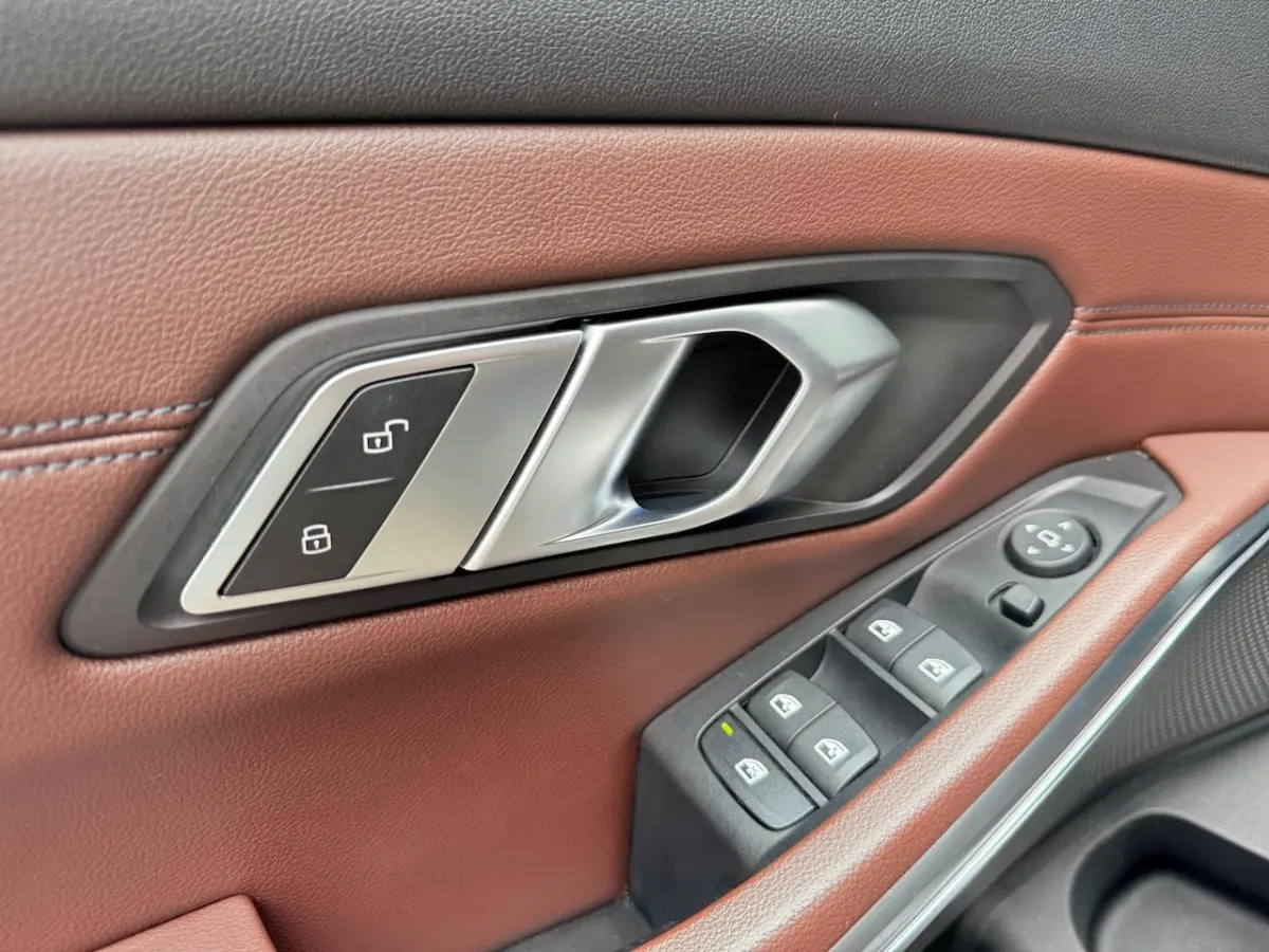 330i Executive Edition M Aut. Leder/Head Up/LED/Car Play/Climate/Cruise/18 Inch/Camera/Key