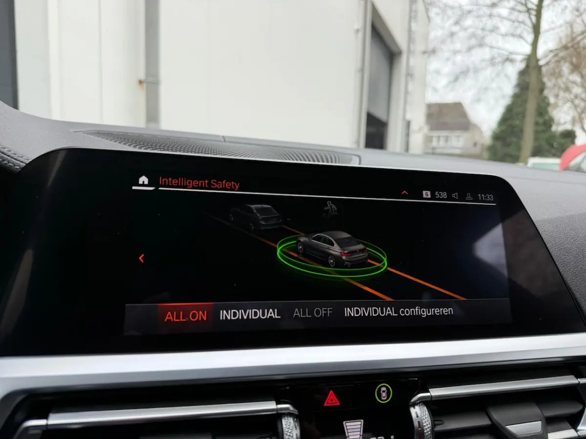 330i Executive Edition M Aut. Leder/Head Up/LED/Car Play/Climate/Cruise/18 Inch/Camera/Key