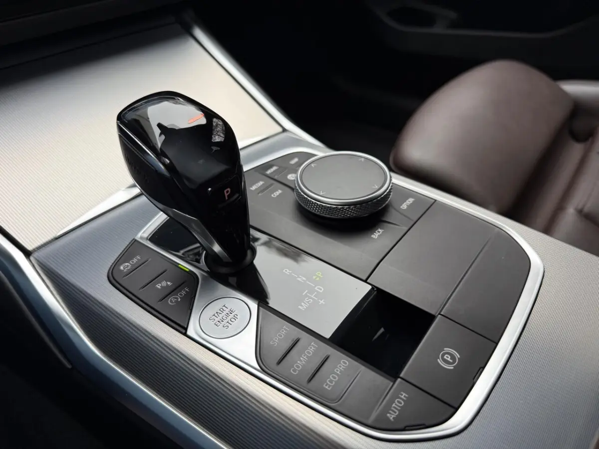 330i Executive Edition M Aut. Leder/Head Up/LED/Car Play/Climate/Cruise/18 Inch/Camera/Key