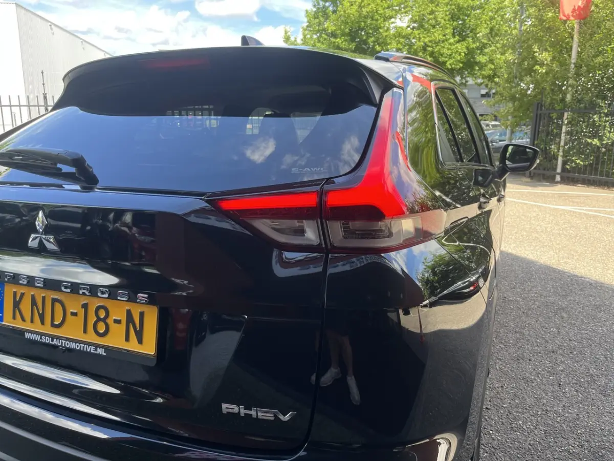 2.4 PHEV Intense // LED // CAMERA // KEYLESS // APPLE CARPLAY / ANDROID AUTO // CLIMA // S