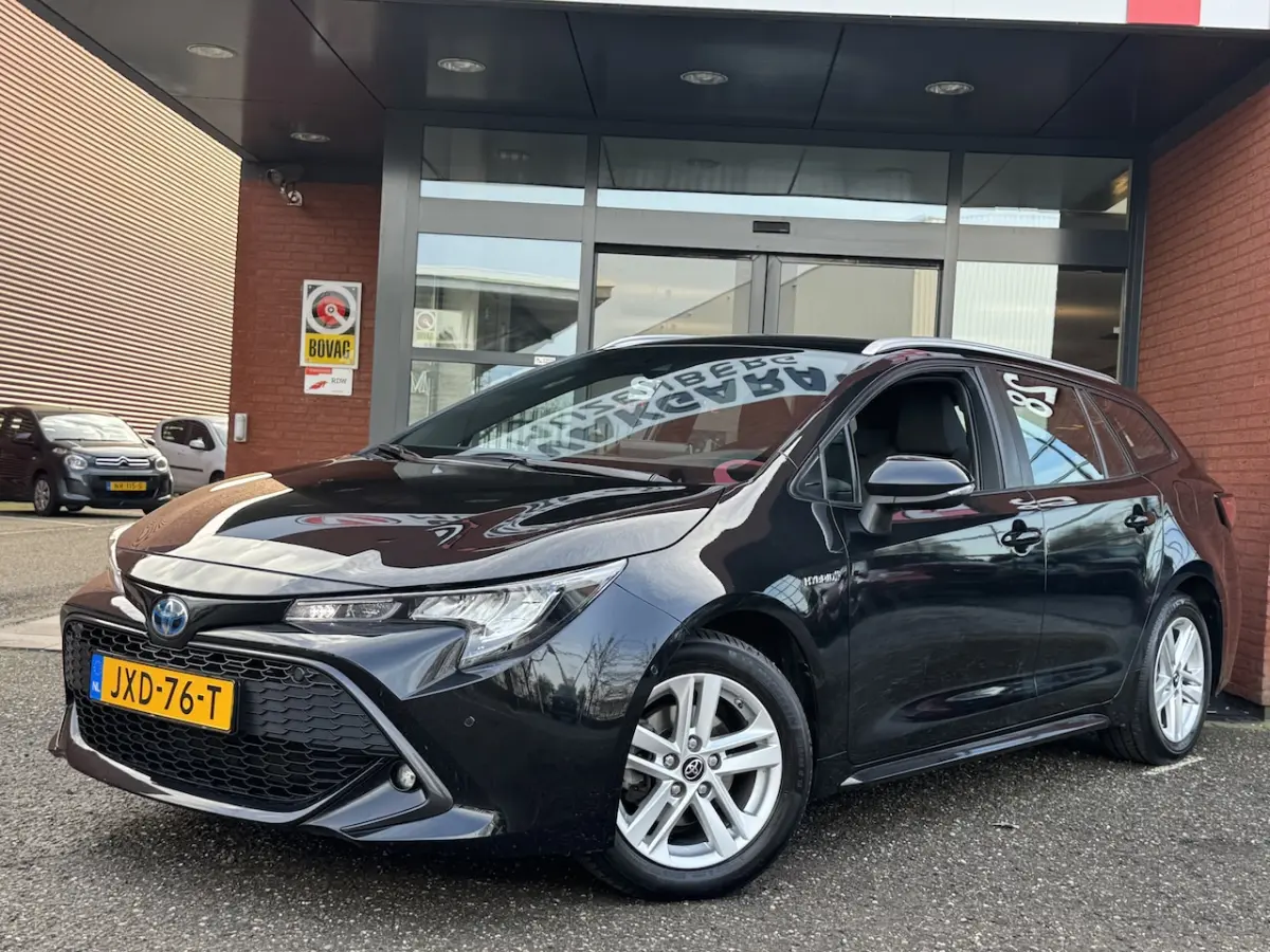 1.8 Hybrid Dynamic // FULL LED // NAVI // CAMERA // KEYLESS // ADAPTIVE CRUISE // PDC V+A