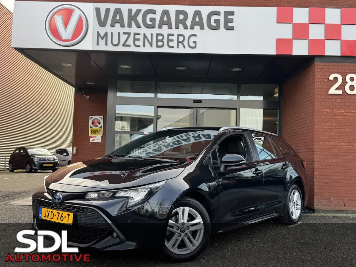 1.8 Hybrid Dynamic // FULL LED // NAVI // CAMERA // KEYLESS // ADAPTIVE CRUISE // PDC V+A
