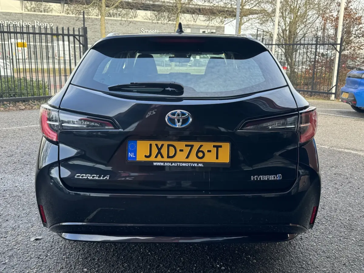 1.8 Hybrid Dynamic // FULL LED // NAVI // CAMERA // KEYLESS // ADAPTIVE CRUISE // PDC V+A