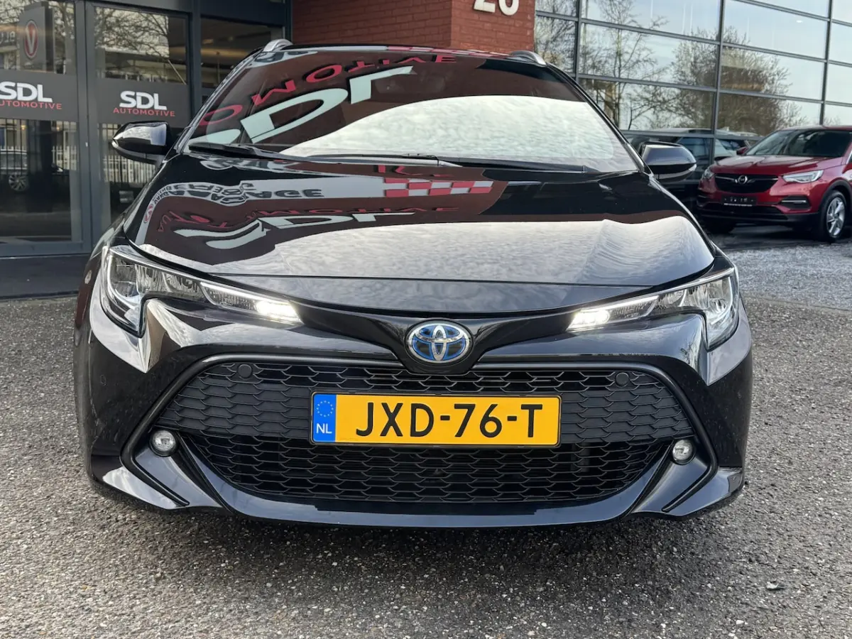 1.8 Hybrid Dynamic // FULL LED // NAVI // CAMERA // KEYLESS // ADAPTIVE CRUISE // PDC V+A
