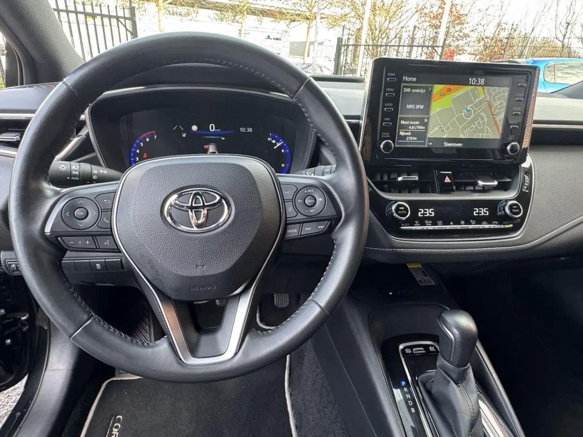 1.8 Hybrid Dynamic // FULL LED // NAVI // CAMERA // KEYLESS // ADAPTIVE CRUISE // PDC V+A