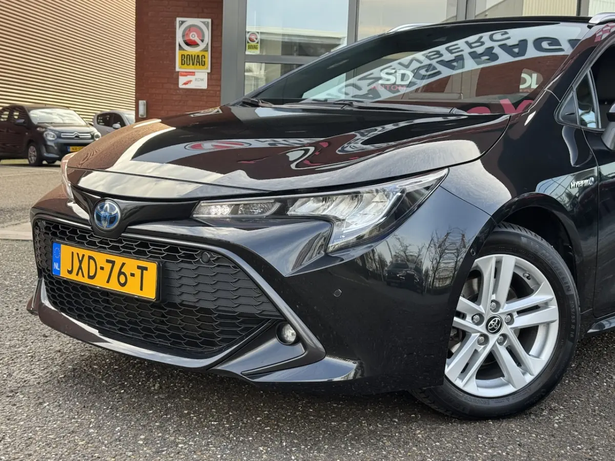 1.8 Hybrid Dynamic // FULL LED // NAVI // CAMERA // KEYLESS // ADAPTIVE CRUISE // PDC V+A