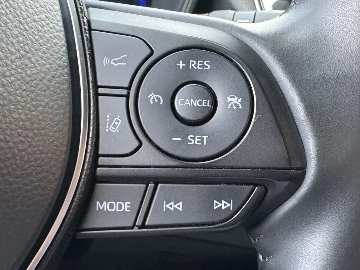 1.8 Hybrid Dynamic // FULL LED // NAVI // CAMERA // KEYLESS // ADAPTIVE CRUISE // PDC V+A