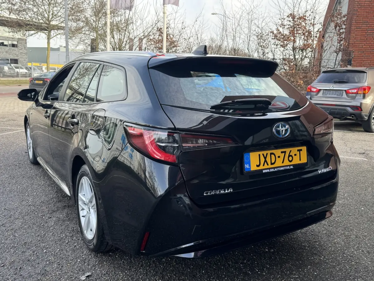 1.8 Hybrid Dynamic // FULL LED // NAVI // CAMERA // KEYLESS // ADAPTIVE CRUISE // PDC V+A