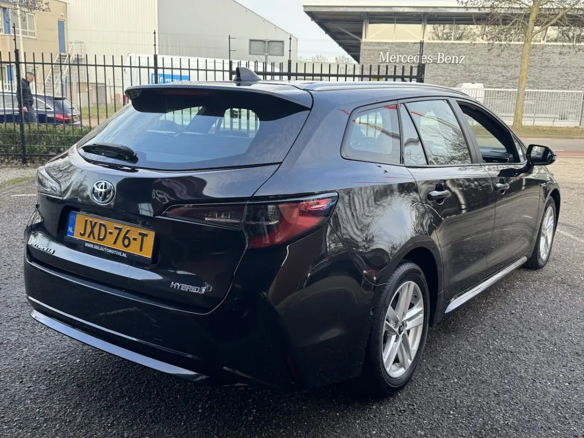 1.8 Hybrid Dynamic // FULL LED // NAVI // CAMERA // KEYLESS // ADAPTIVE CRUISE // PDC V+A