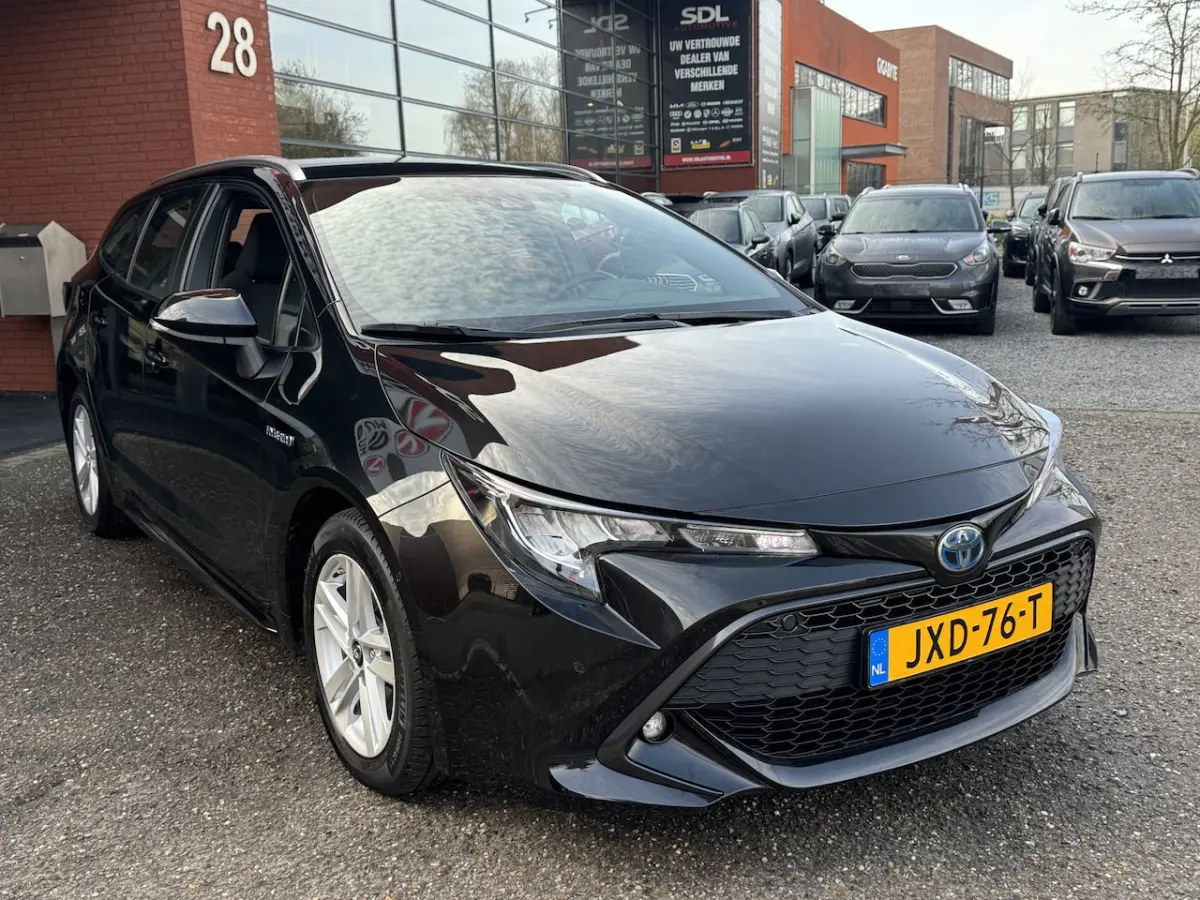 1.8 Hybrid Dynamic // FULL LED // NAVI // CAMERA // KEYLESS // ADAPTIVE CRUISE // PDC V+A