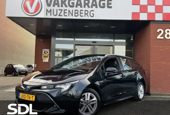 1.8 Hybrid Dynamic // FULL LED // NAVI // CAMERA // KEYLESS // ADAPTIVE CRUISE // PDC V+A