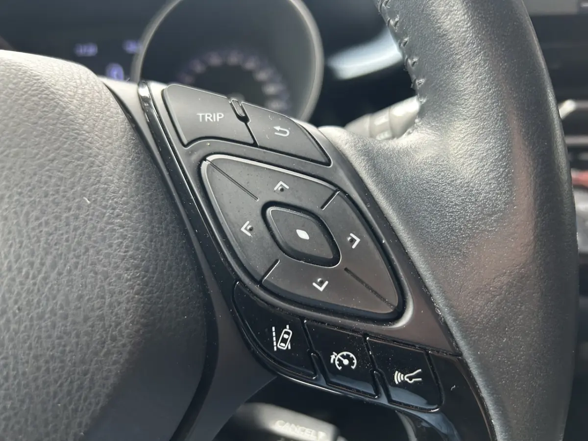 1.8 Hybrid Dynamic 58000KM Dealer Auto // FULL LED // APPLE CARPLAY / ANDROID AUTO // ADAP