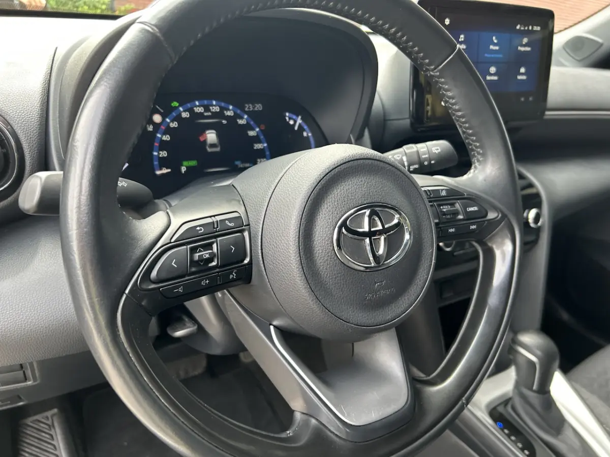 1.5 Hybrid First Edition // ADAPT. CRUISE // LED // KEYLESS // CAMERA // NAVI+CARPLAY //