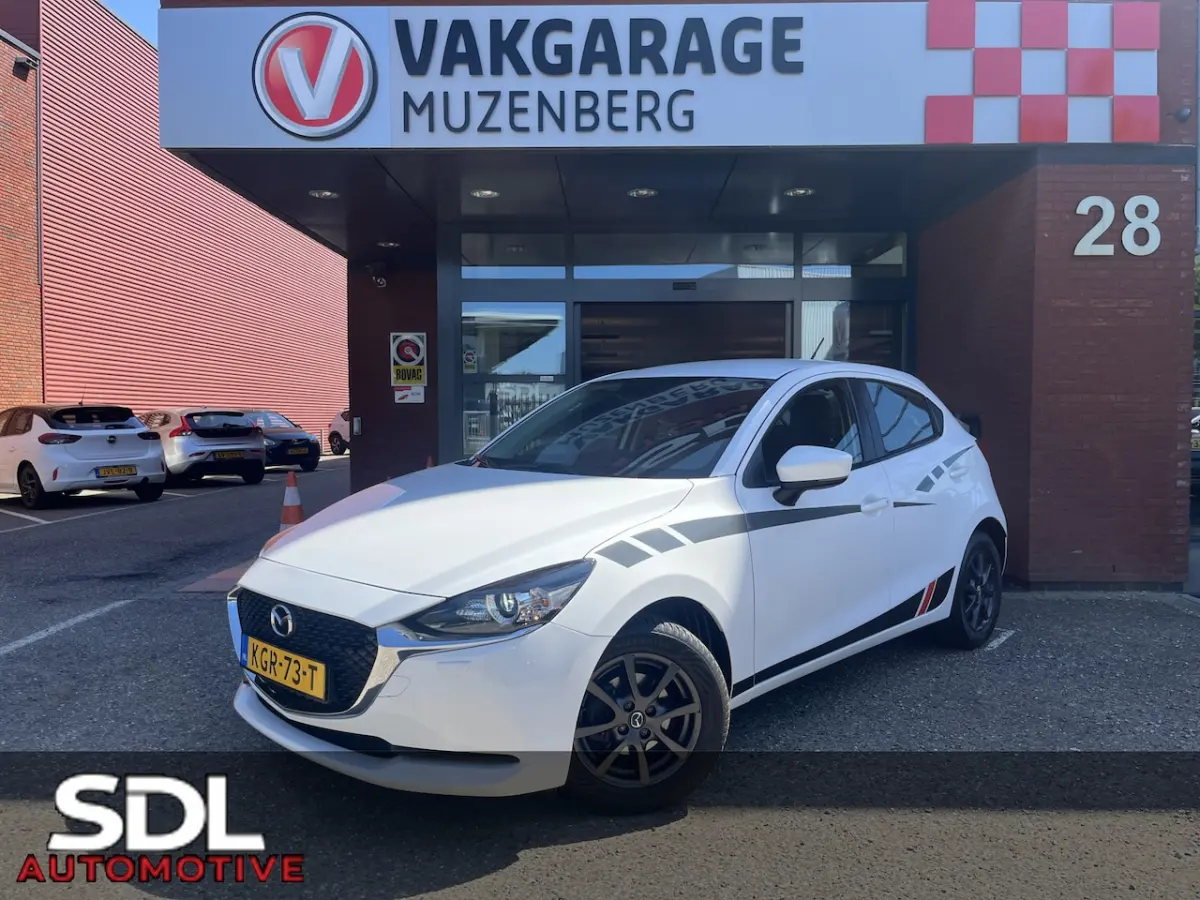 2 1.5 Skyactiv-G Comfort // LED // NAVI + CARPLAY // PDC // CRUISE // STOELVERWARMING
