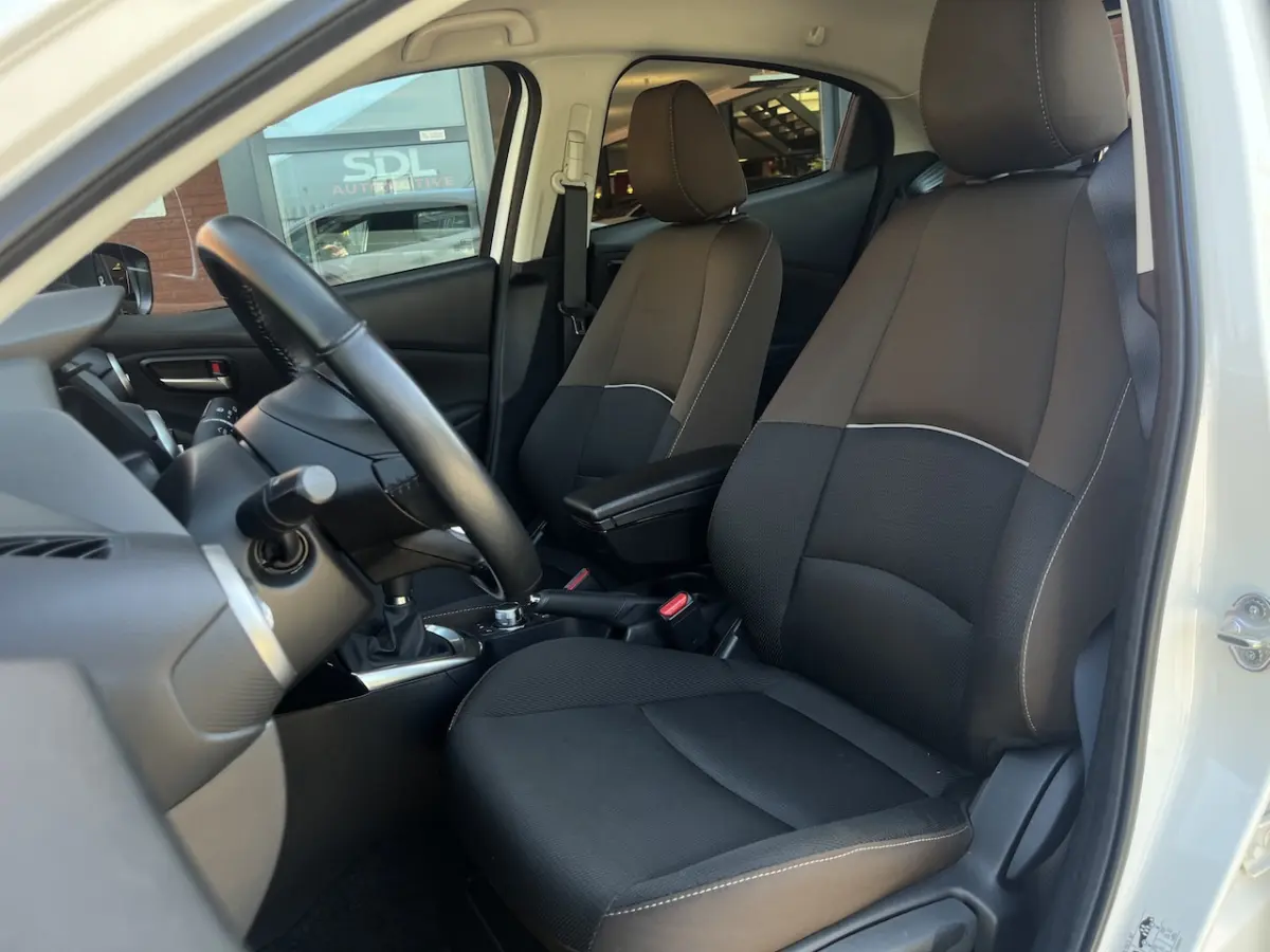 2 1.5 Skyactiv-G Comfort // LED // NAVI + CARPLAY // PDC // CRUISE // STOELVERWARMING
